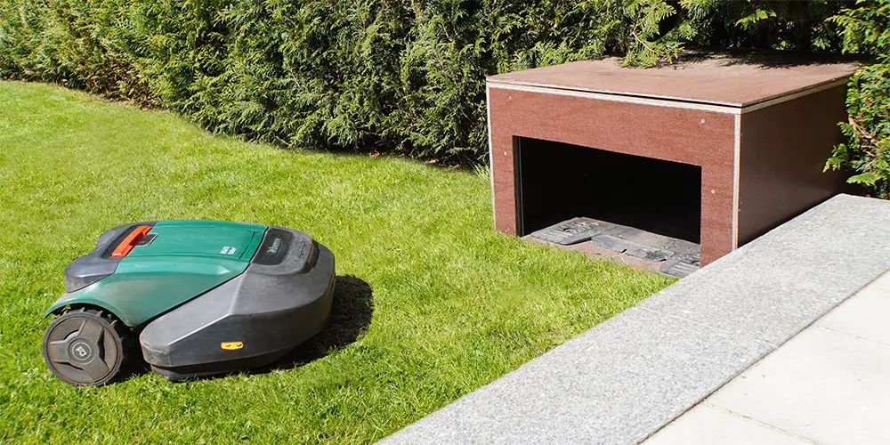 Titelbild Mowgli - Unser Rasenm&auml;hroboter